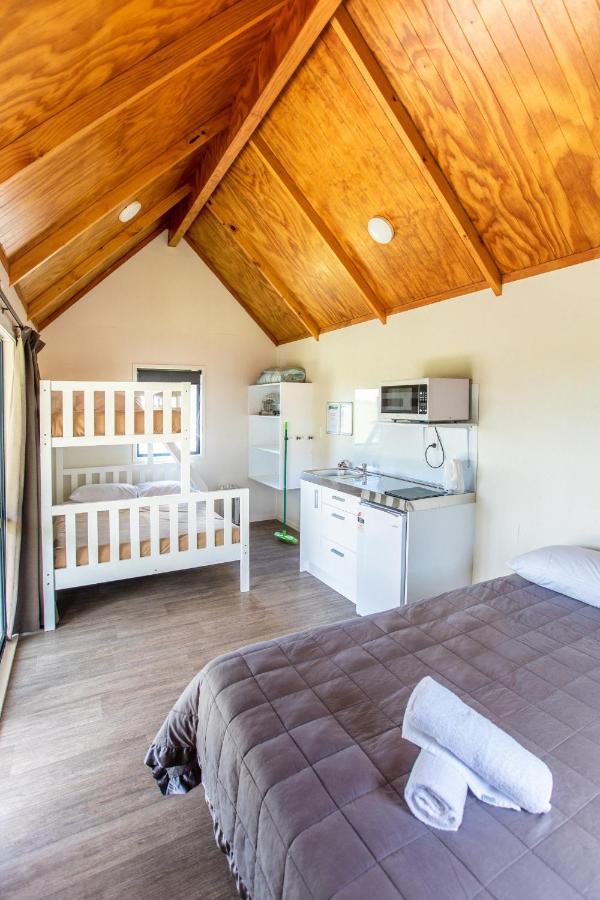 Camp Waipu Cove Hotel Bagian luar foto