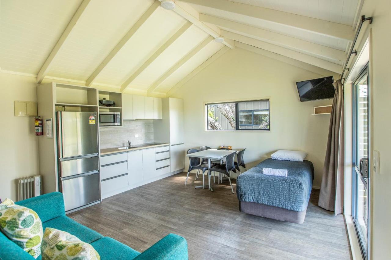 Camp Waipu Cove Hotel Bagian luar foto