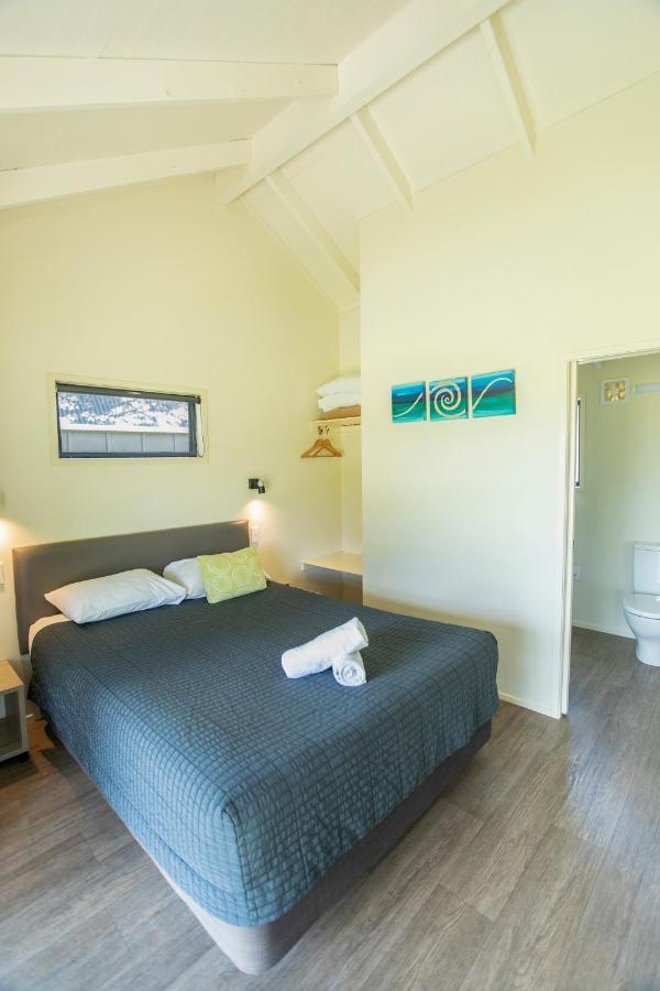 Camp Waipu Cove Hotel Bagian luar foto
