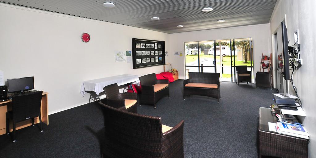 Camp Waipu Cove Hotel Bagian luar foto
