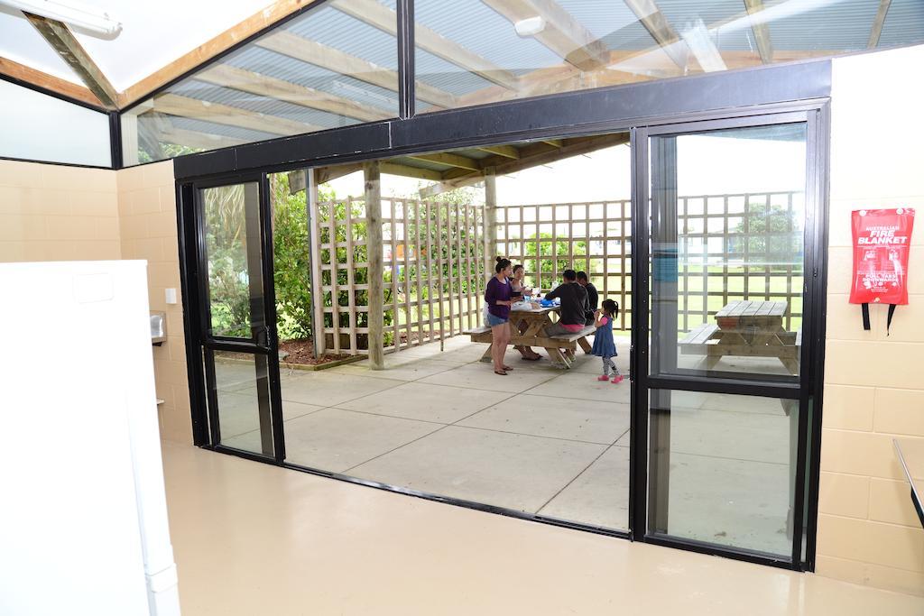 Camp Waipu Cove Hotel Bagian luar foto