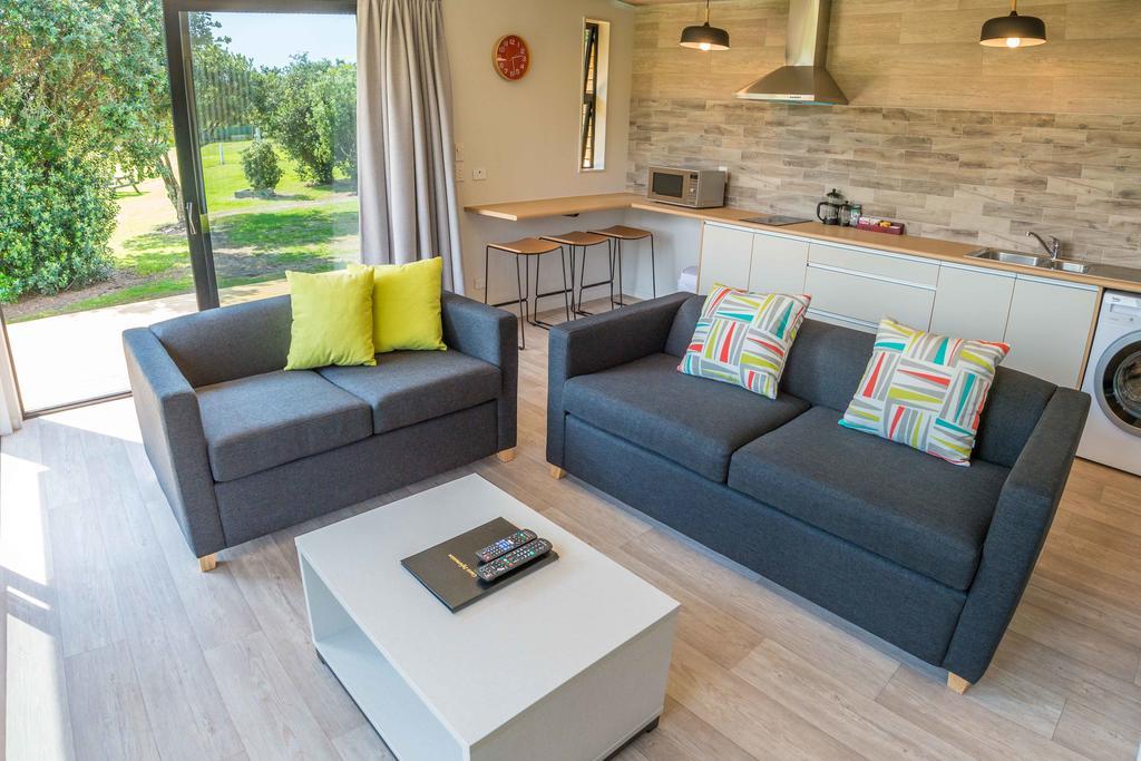 Camp Waipu Cove Hotel Bagian luar foto