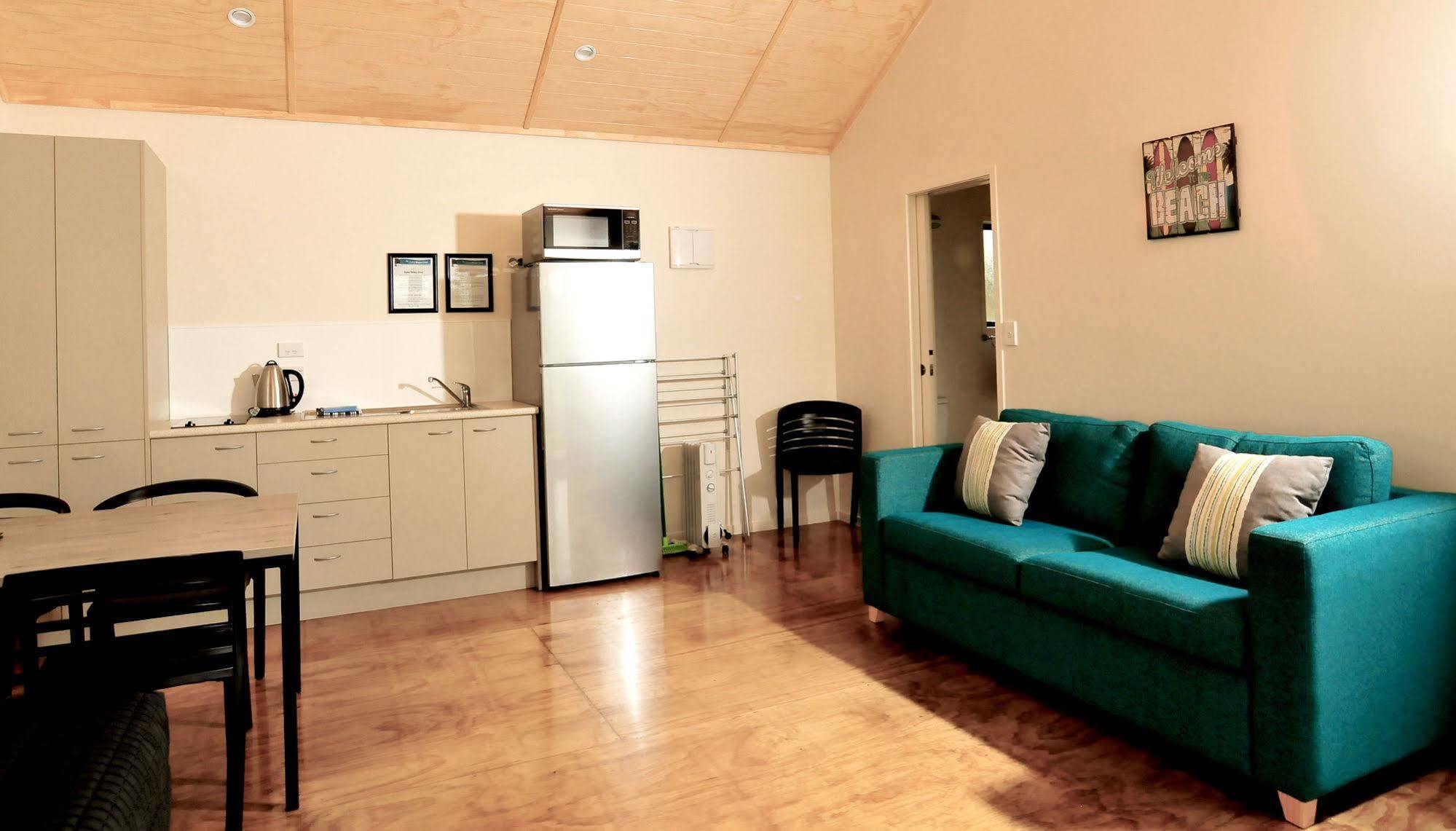 Camp Waipu Cove Hotel Bagian luar foto