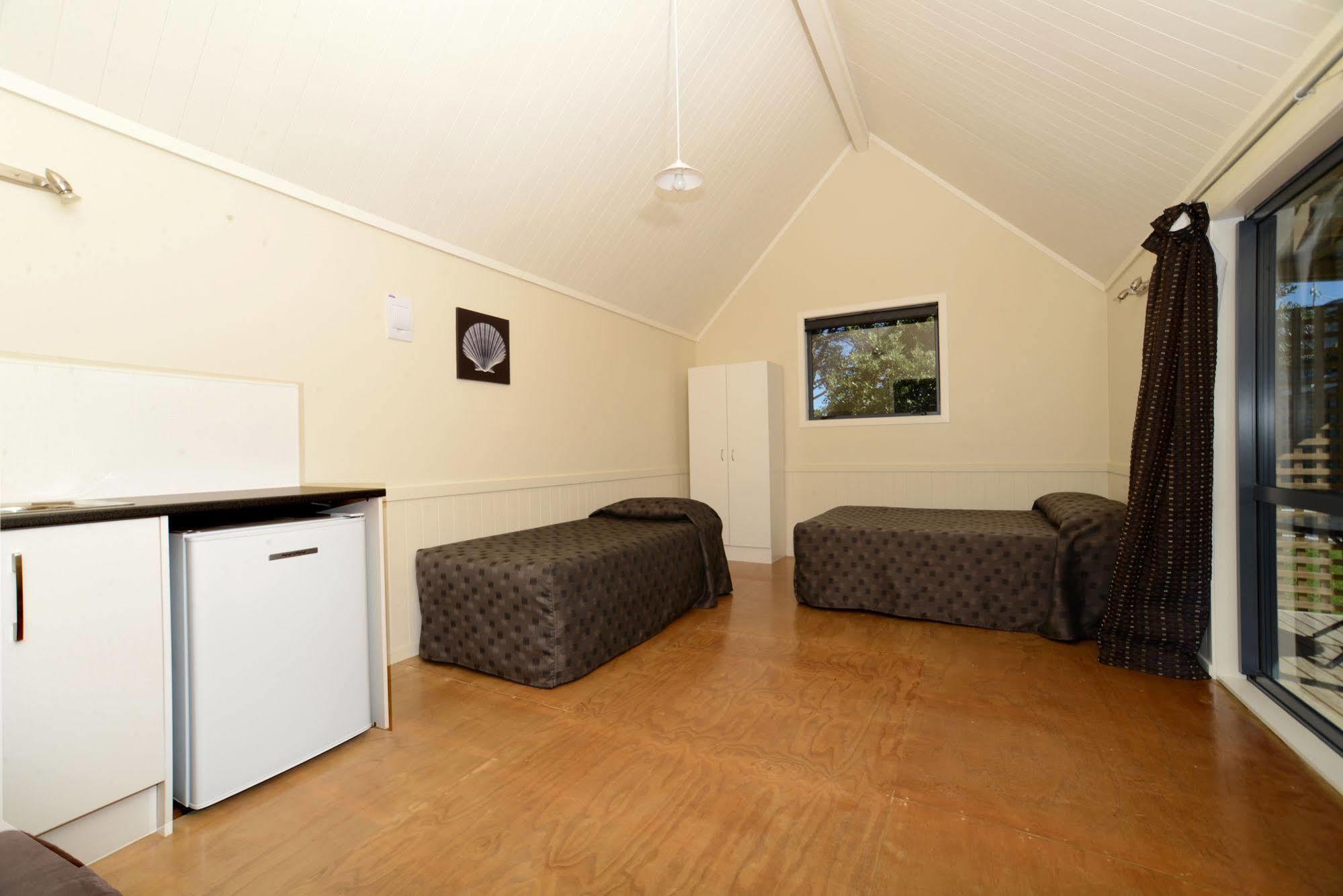 Camp Waipu Cove Hotel Bagian luar foto