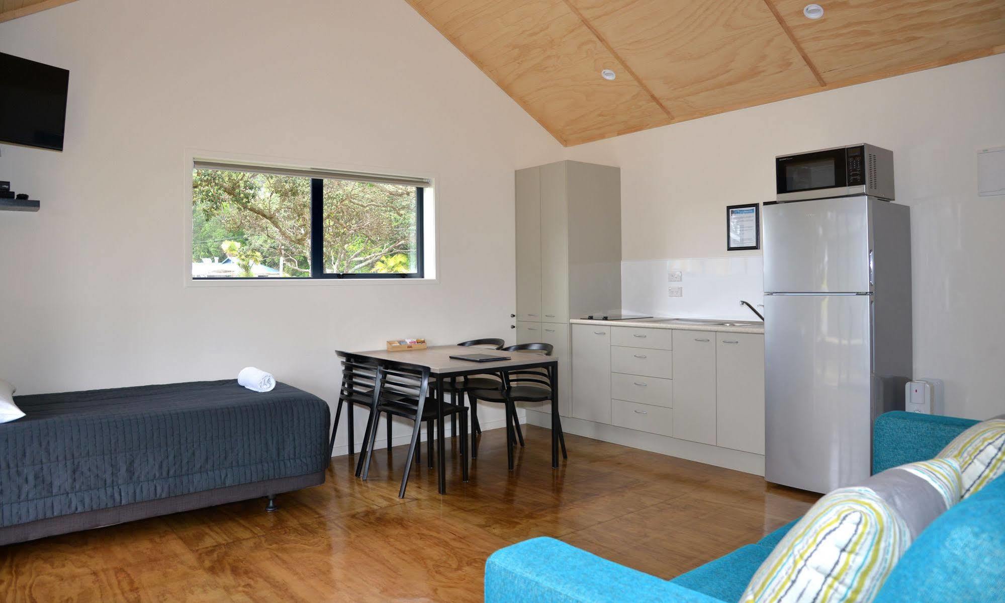 Camp Waipu Cove Hotel Bagian luar foto