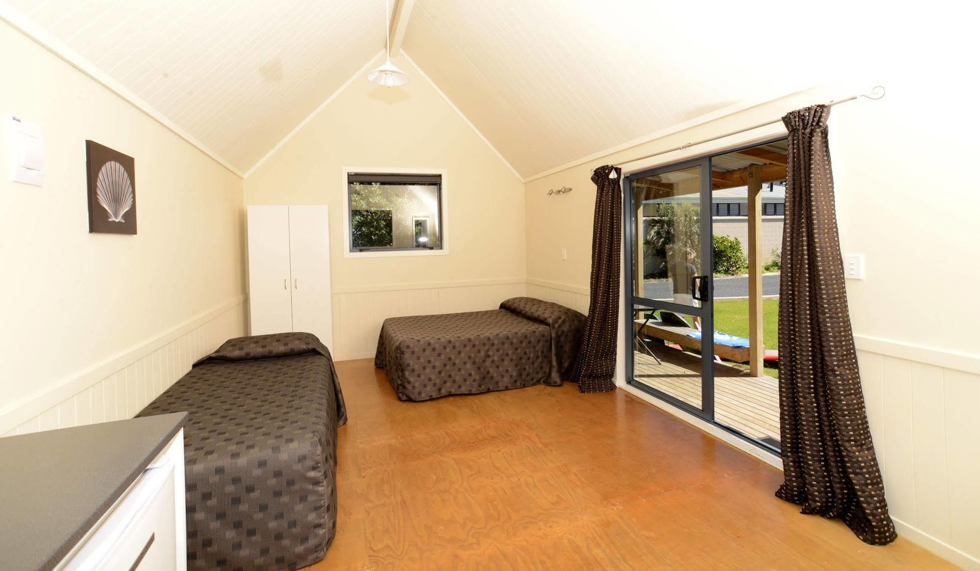 Camp Waipu Cove Hotel Bagian luar foto